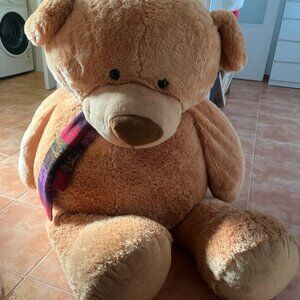 Oso de peluche 1m y 60 cm